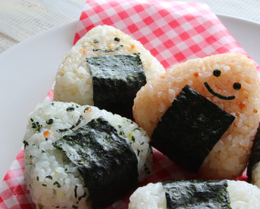 Bổ sung dinh dưỡng với rong biển ăn liền cho bé