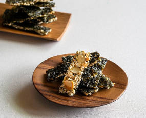 Cách làm bánh rong biển kẹp hạt dinh dưỡng tại nhà