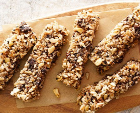 Bật mí cách làm thanh cơm gạo lứt ngũ cốc siêu dễ