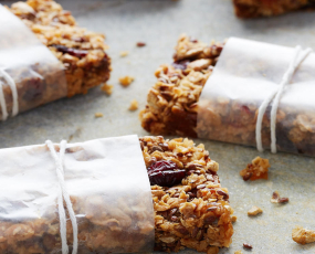 Kẹo gạo lứt ngũ cốc bao nhiêu calo? Có nên ăn nhiều không? 