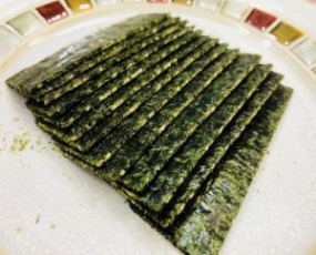 Vì sao bánh rong biển kẹp hạt trở thành xu hướng?